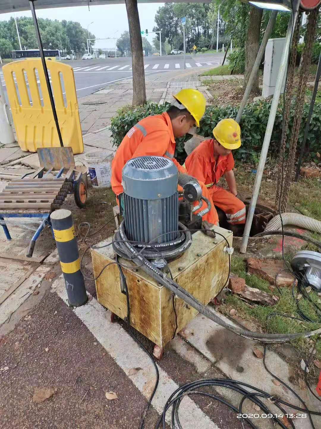 短管内衬管道置换